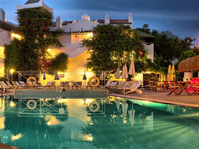 Hotel Golden Gate Кушадасъ Екстериор снимка