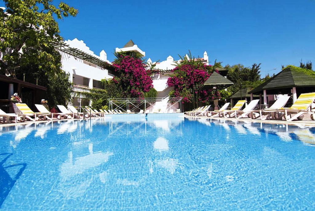 Hotel Golden Gate Кушадасъ Екстериор снимка