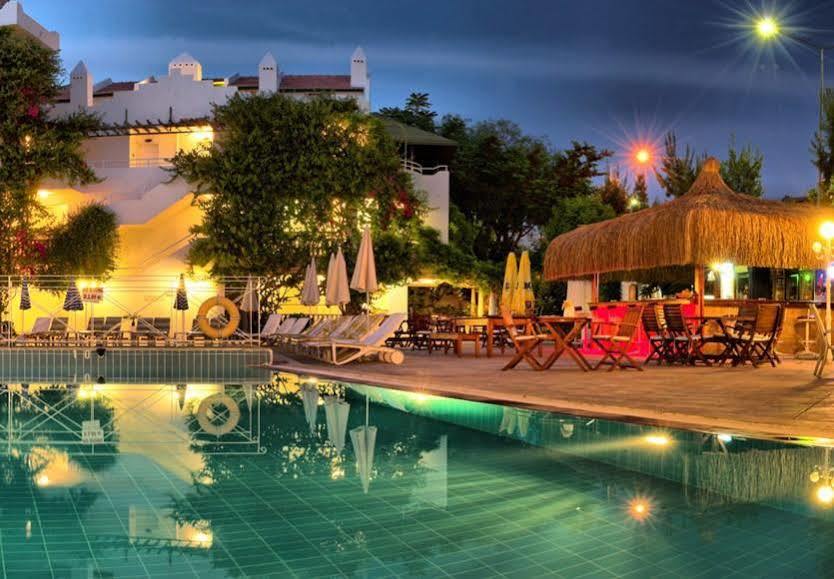 Hotel Golden Gate Кушадасъ Екстериор снимка