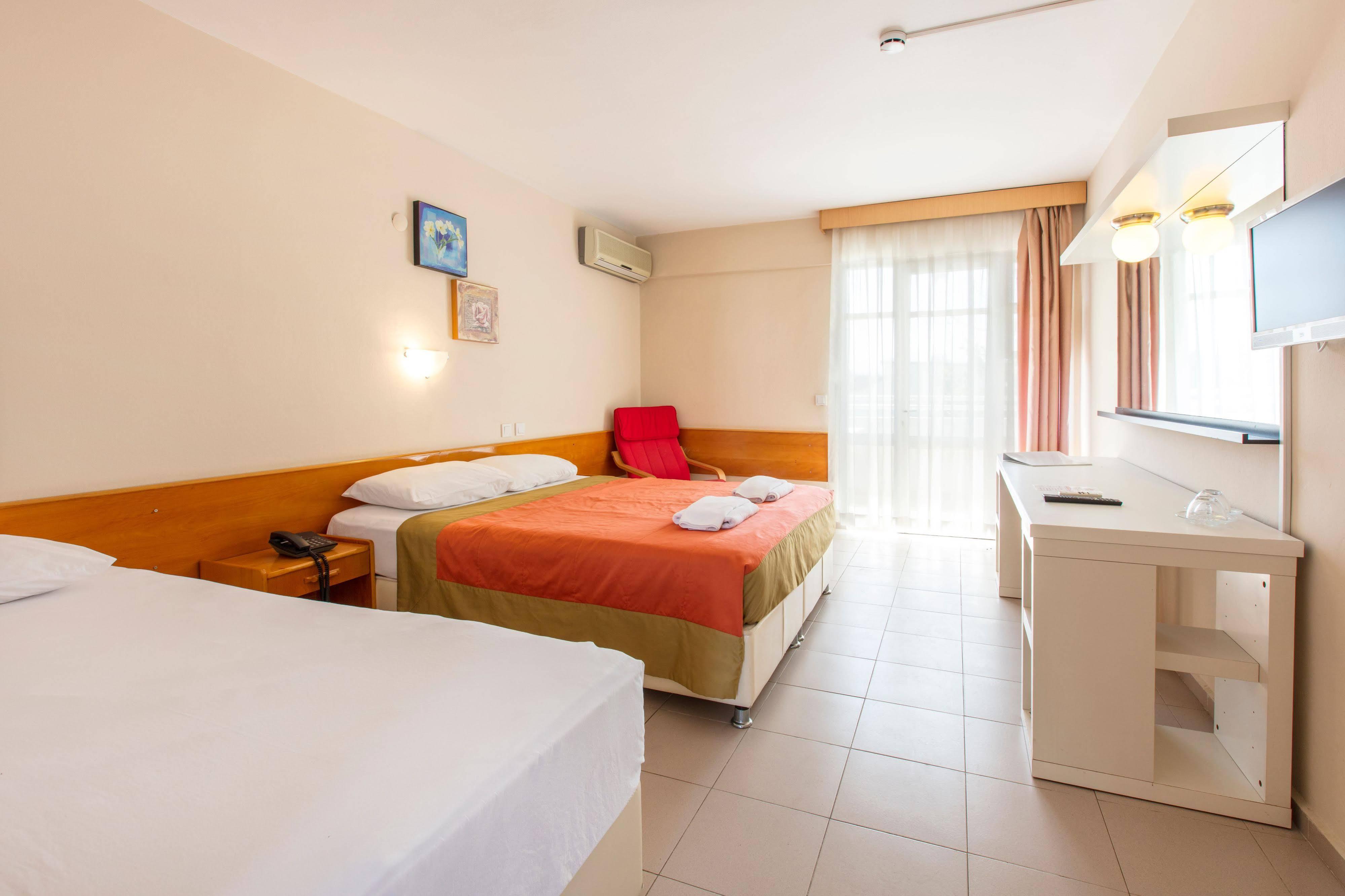 Hotel Golden Gate Кушадасъ Екстериор снимка